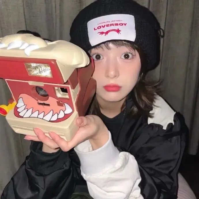 照片中的女孩海报